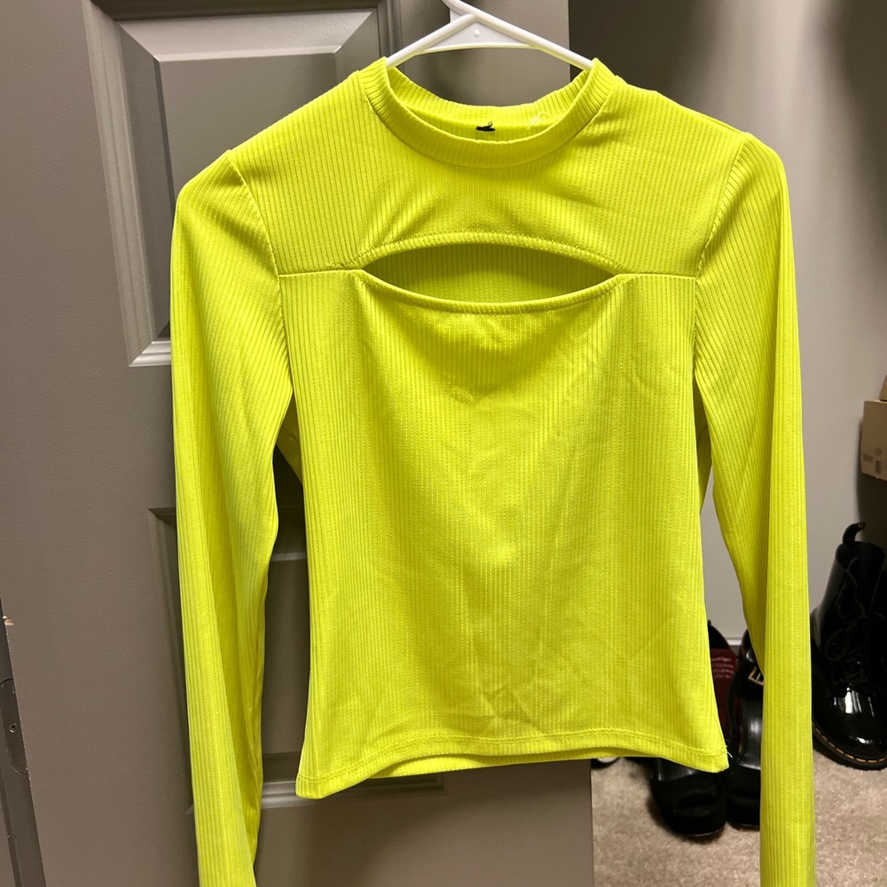 Cut out cropped green sleeved top